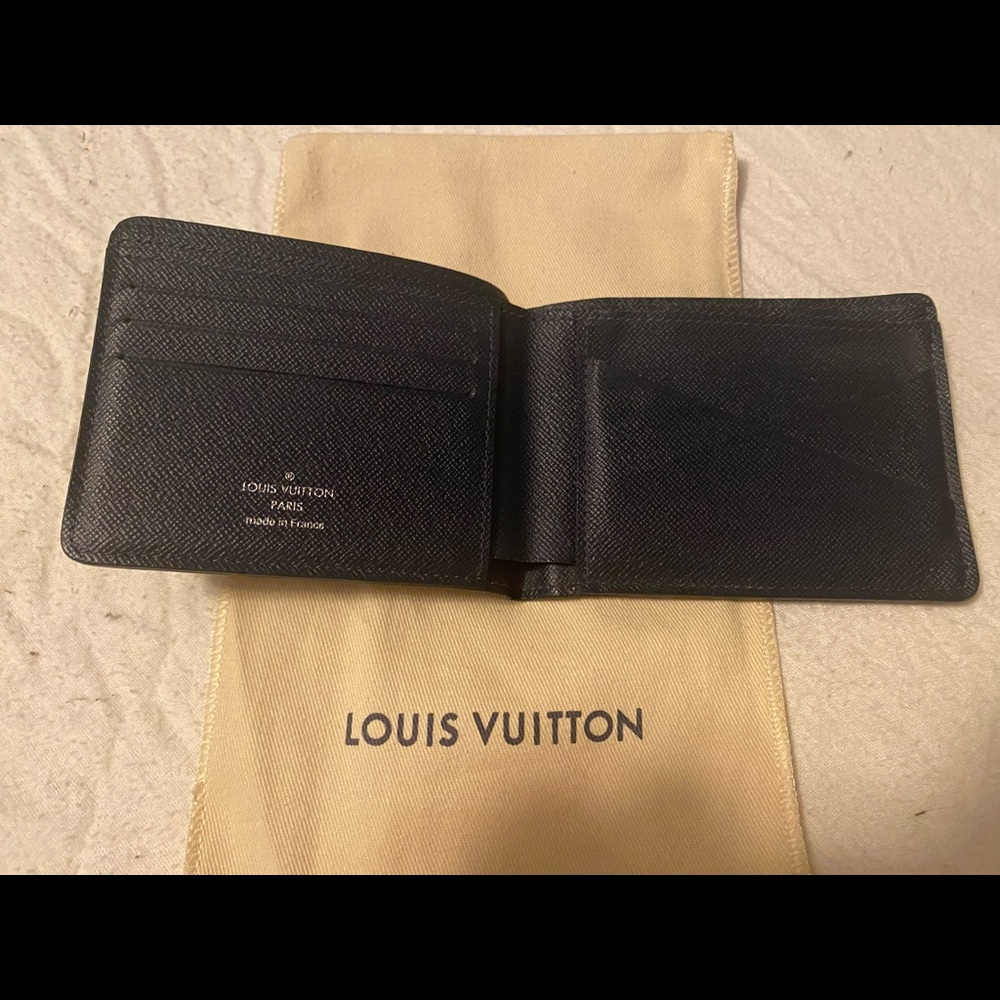 Louis Vuitton men’s blue wallet.     Excellent condition.  Like new - Picture 2 of 2